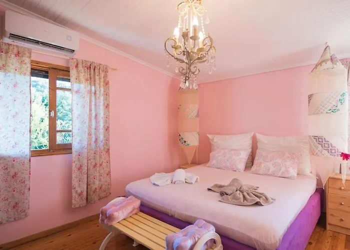 Lefkada's Bohemian * Kalligoni